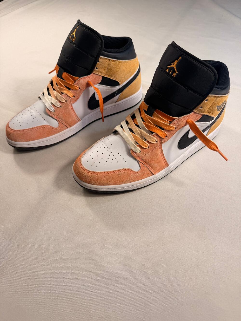 Jordan 1 Mid SE Flight Club